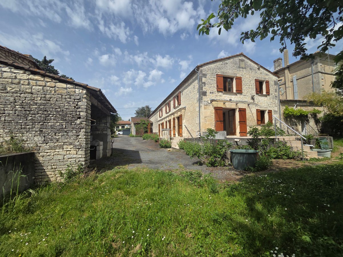 Maison à vendre, 170m², Hiersac