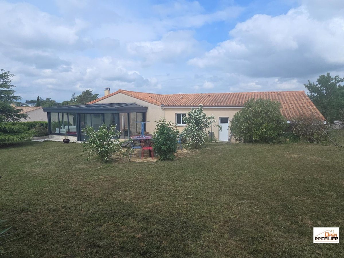 Maison à vendre, 109m², Douzat