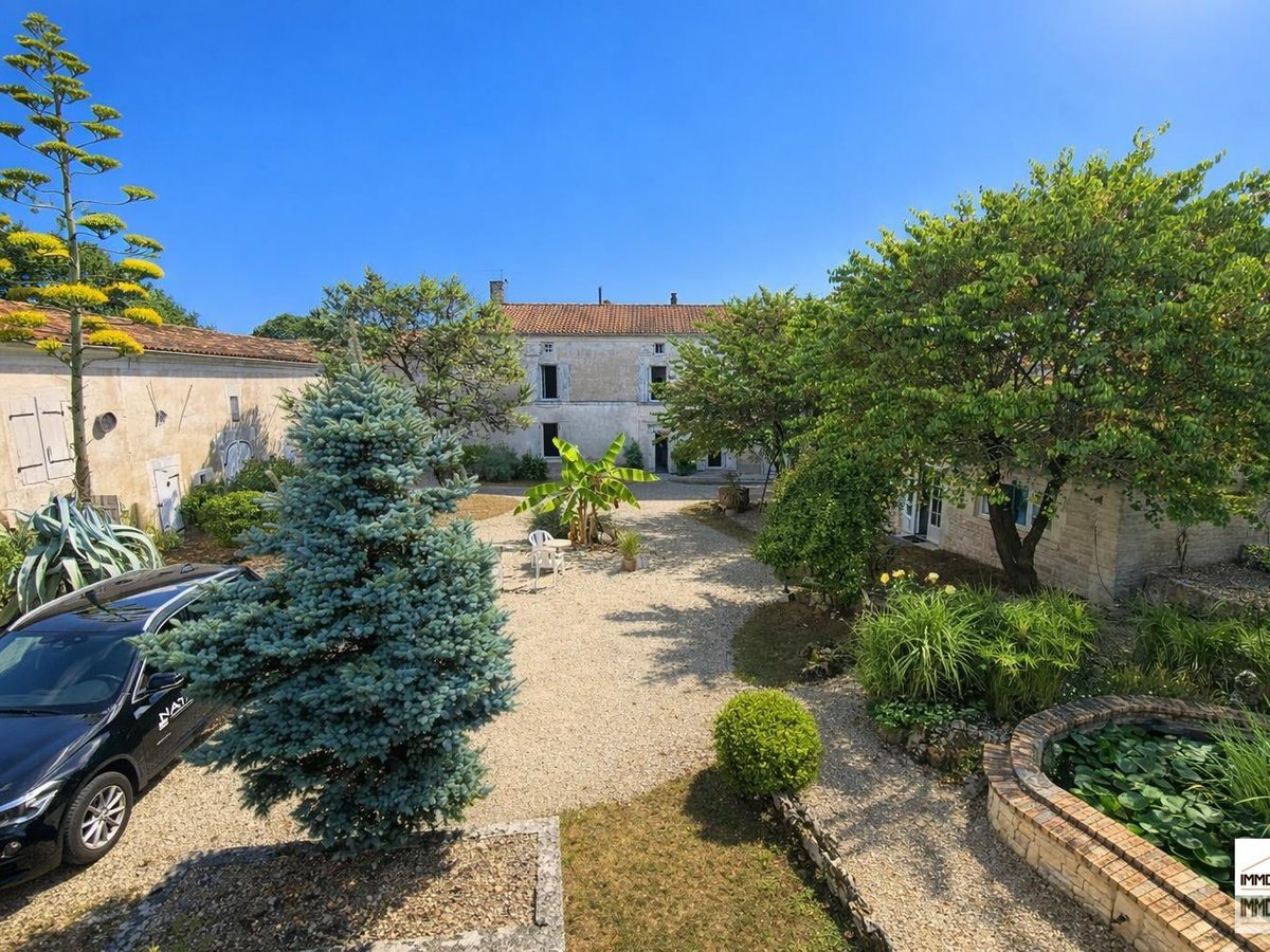 Maison à vendre, 220m², Douzat