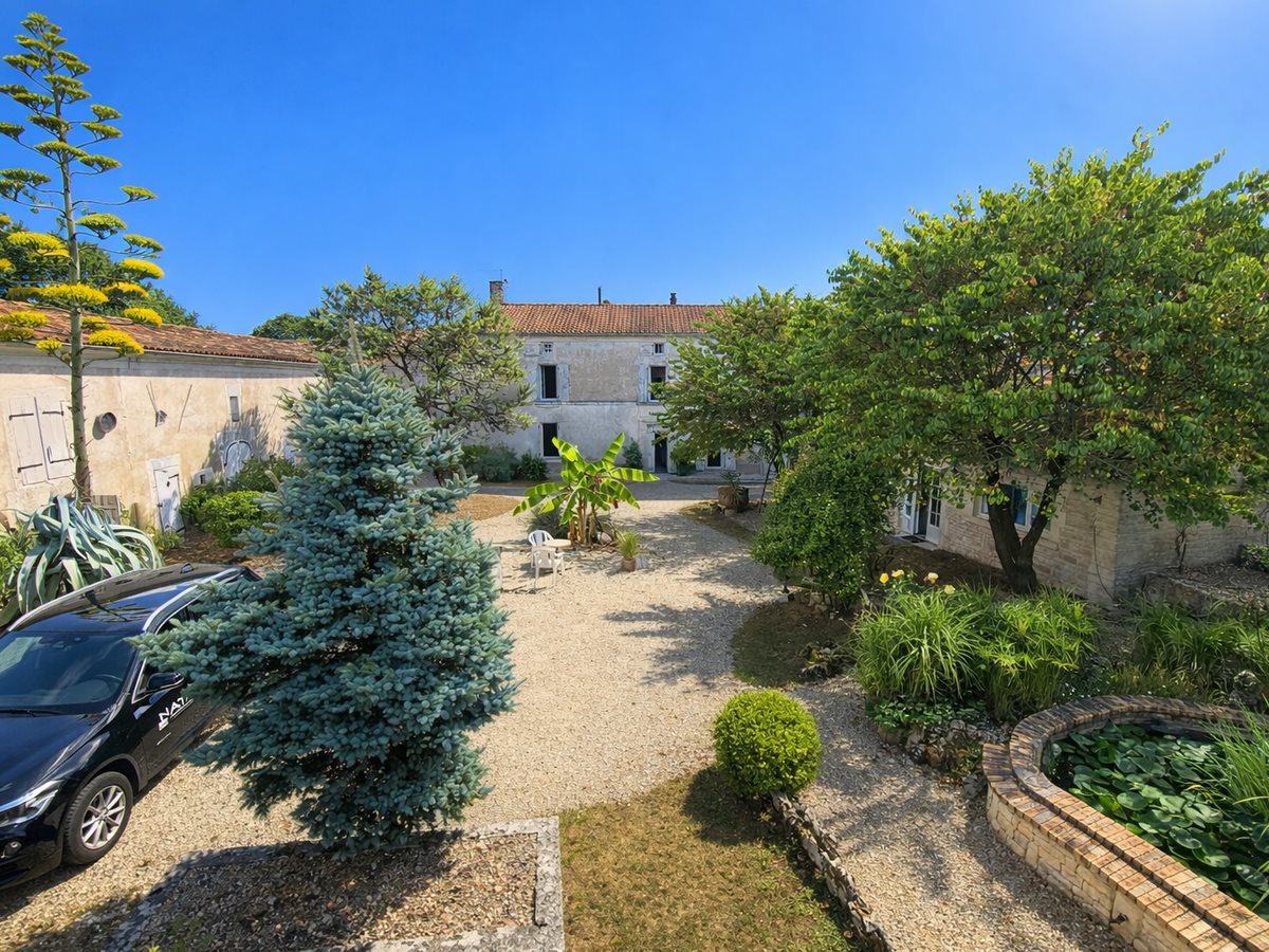 Maison à vendre, 220m², Douzat