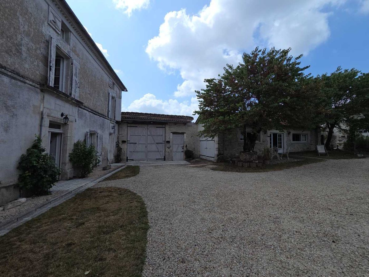 Maison à vendre, 220m², Douzat