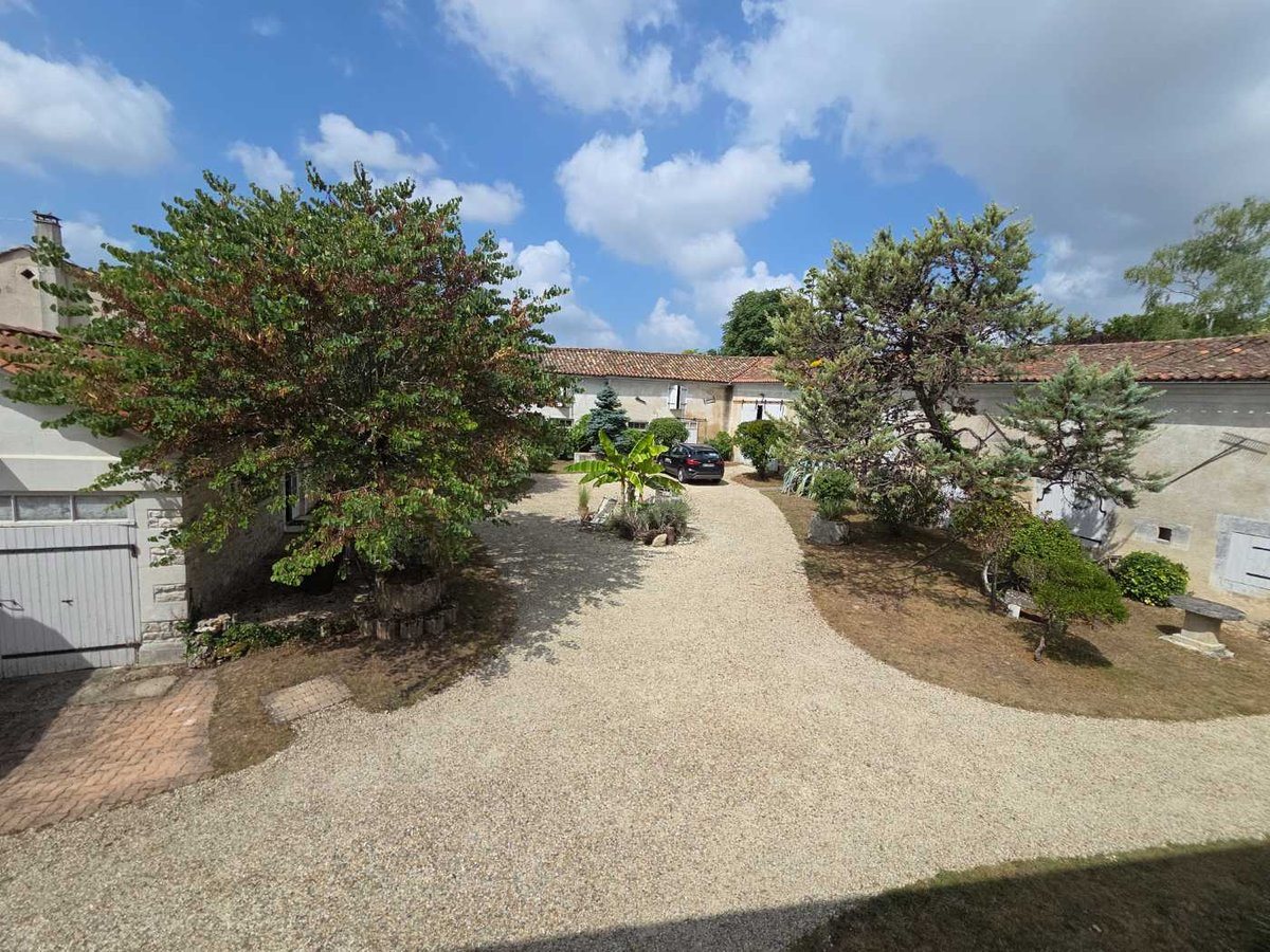 Maison à vendre, 220m², Douzat