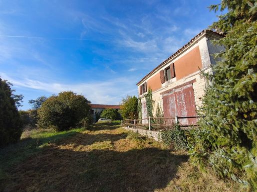 Maison 3 pièces 100 m² · à Saint-Genis-d'Hiersac · 100 m² · 92 000 €