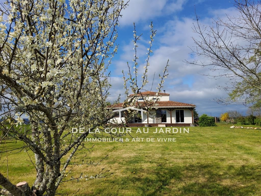 Maison à vendre, 165m², Eymouthiers