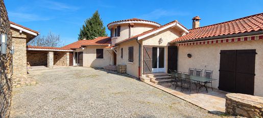 Maison 12 pièces 275 m² · à Yzeron · 275 m² · 399 000 €