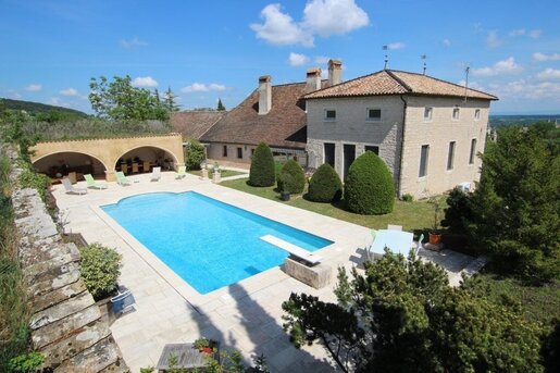 Maison 7 pièces 255 m² · à Tournus · 255 m² · 790 000 €