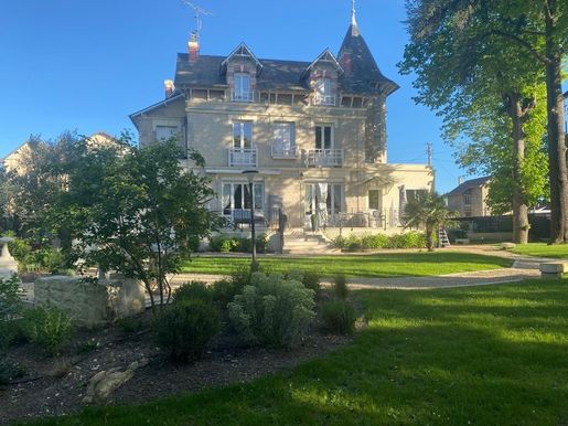 Maison 8 pièces 281 m² · à Beaumont-sur-Oise · 281 m² · 1 190 000 €