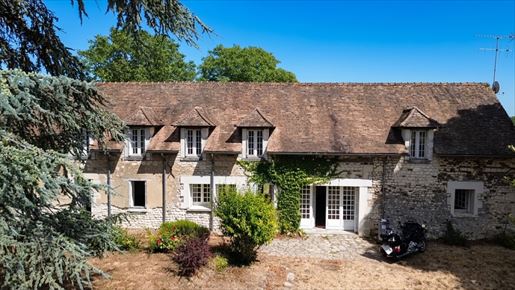 Maison 5 pièces 230 m² · à Antogny-le-Tillac · 230 m² · 245 000 €