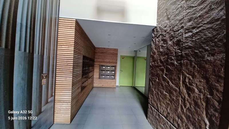 Ovalie: Spacious Two-Room Apartment with Terrace and Underground Parking for First-Time... - Vue 3