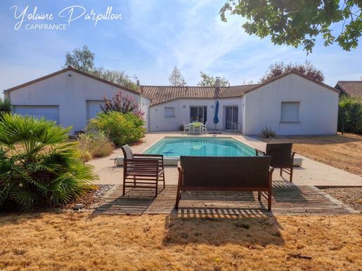 Maison 7 pièces 161 m² · à Les Brouzils · 161 m² · 327 900 €