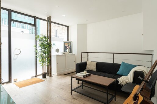 Local commercial 3 pièces 79 m² · à Paris 10ème · 79 m² · 590 000 €