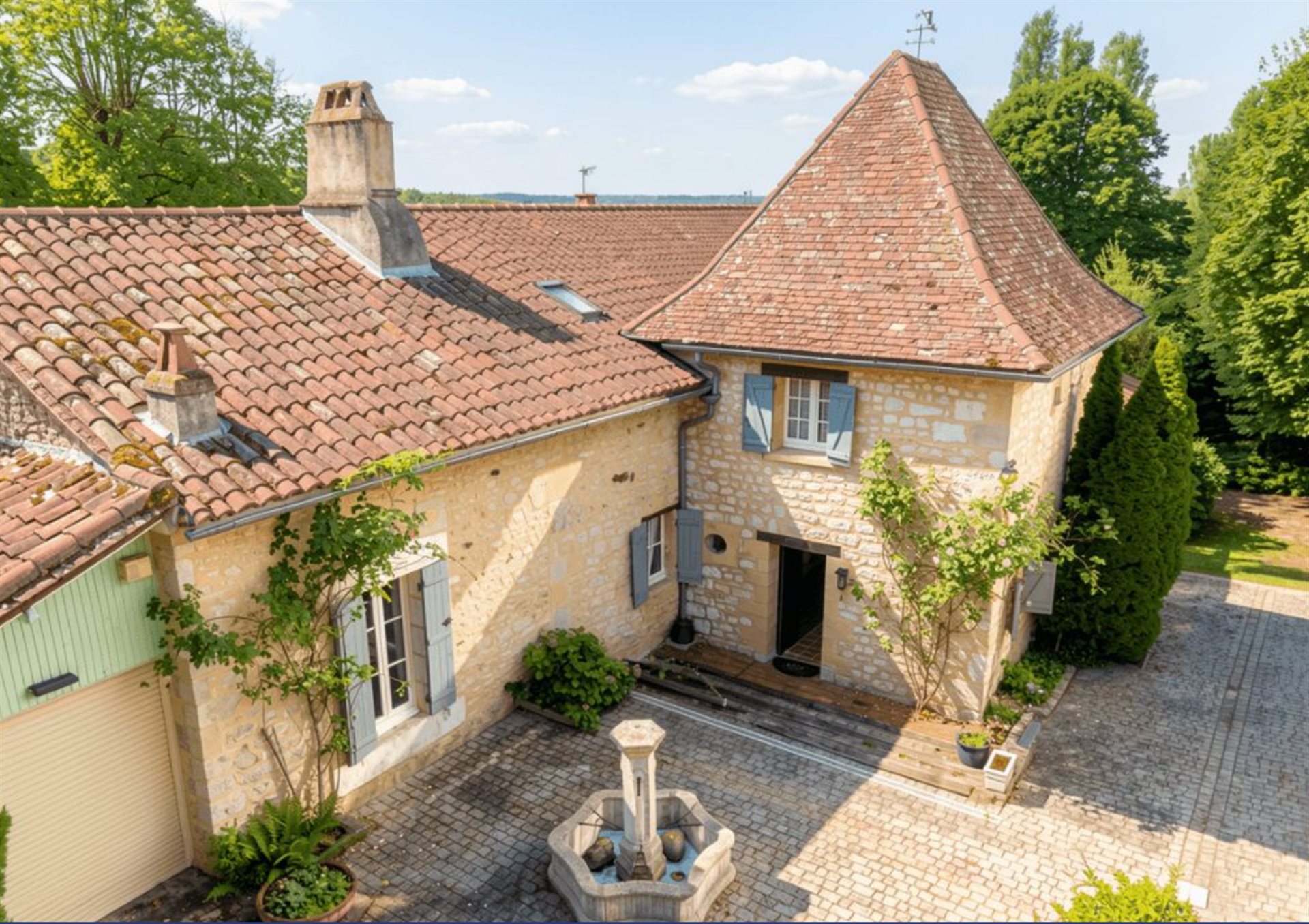 Maison 8 pièces 244 m² · à Lalinde · 244 m² · 494 000 €