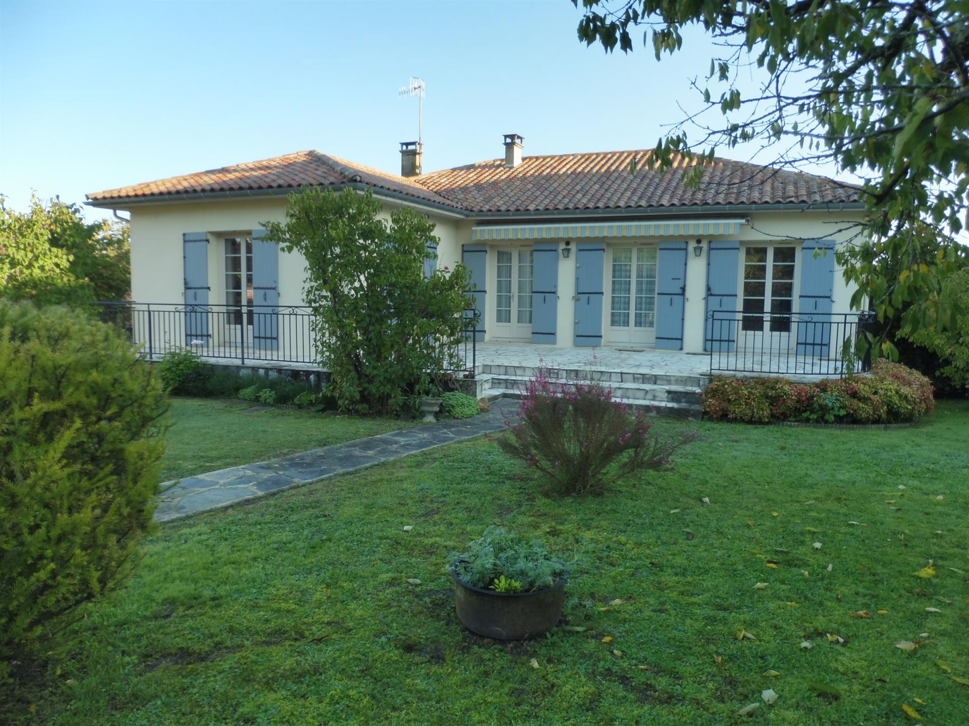 Maison à vendre, 1205m², Ribérac