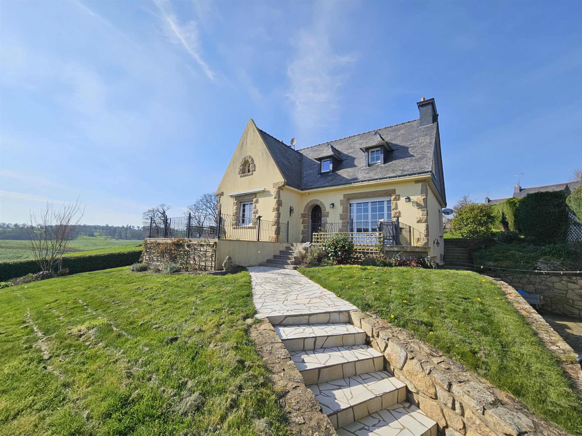 Maison à vendre, 113m², Gouarec