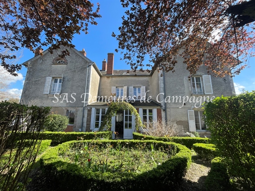 Classic residence from 1864, shops within walking distance