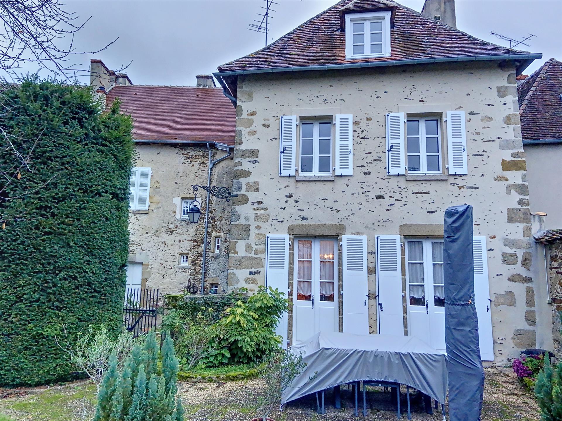 Maison à vendre, 249m², Saint-Benoît-du-Sault
