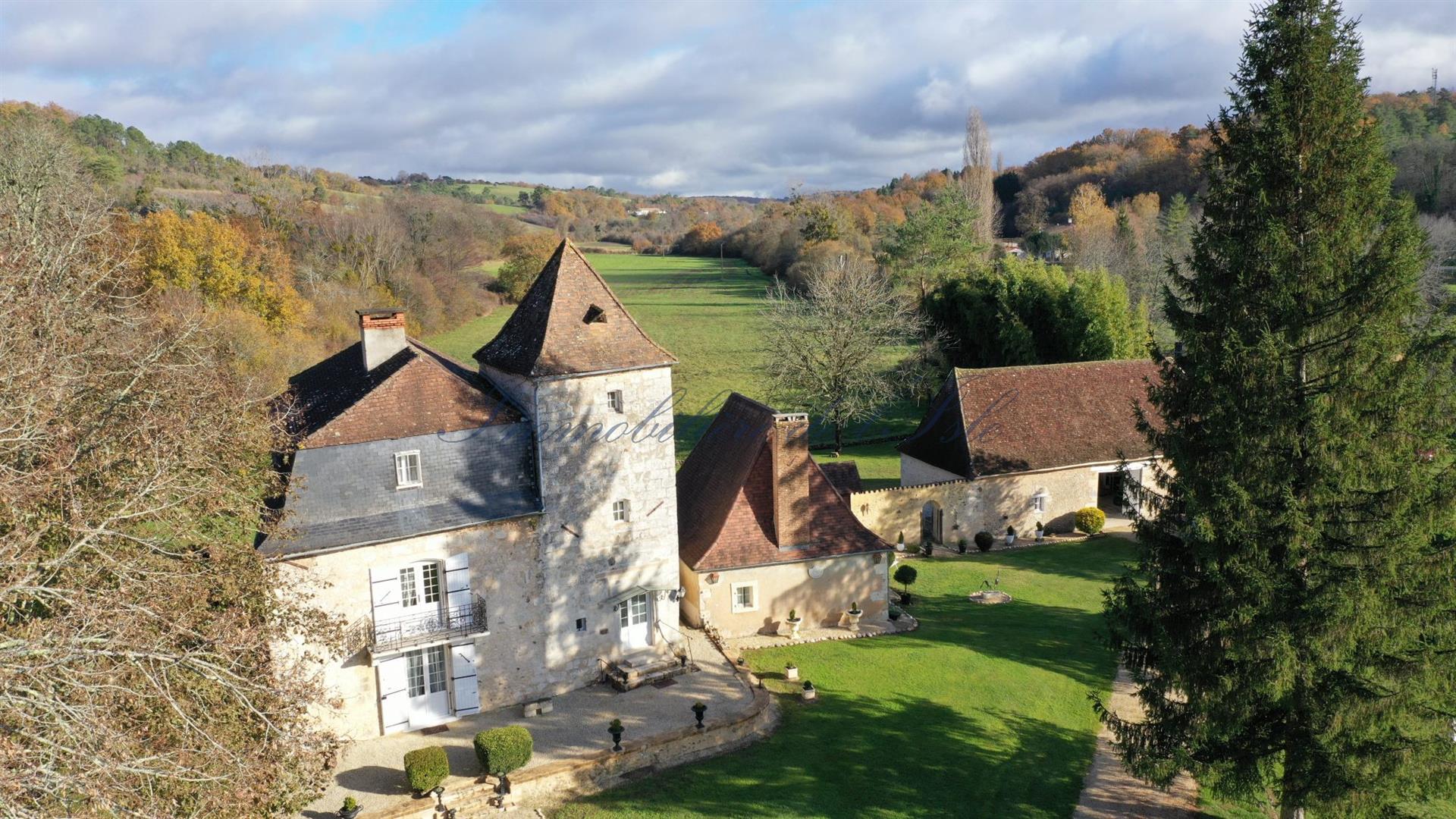 Maison à vendre, 396m², Saint-Crépin-d'Auberoche