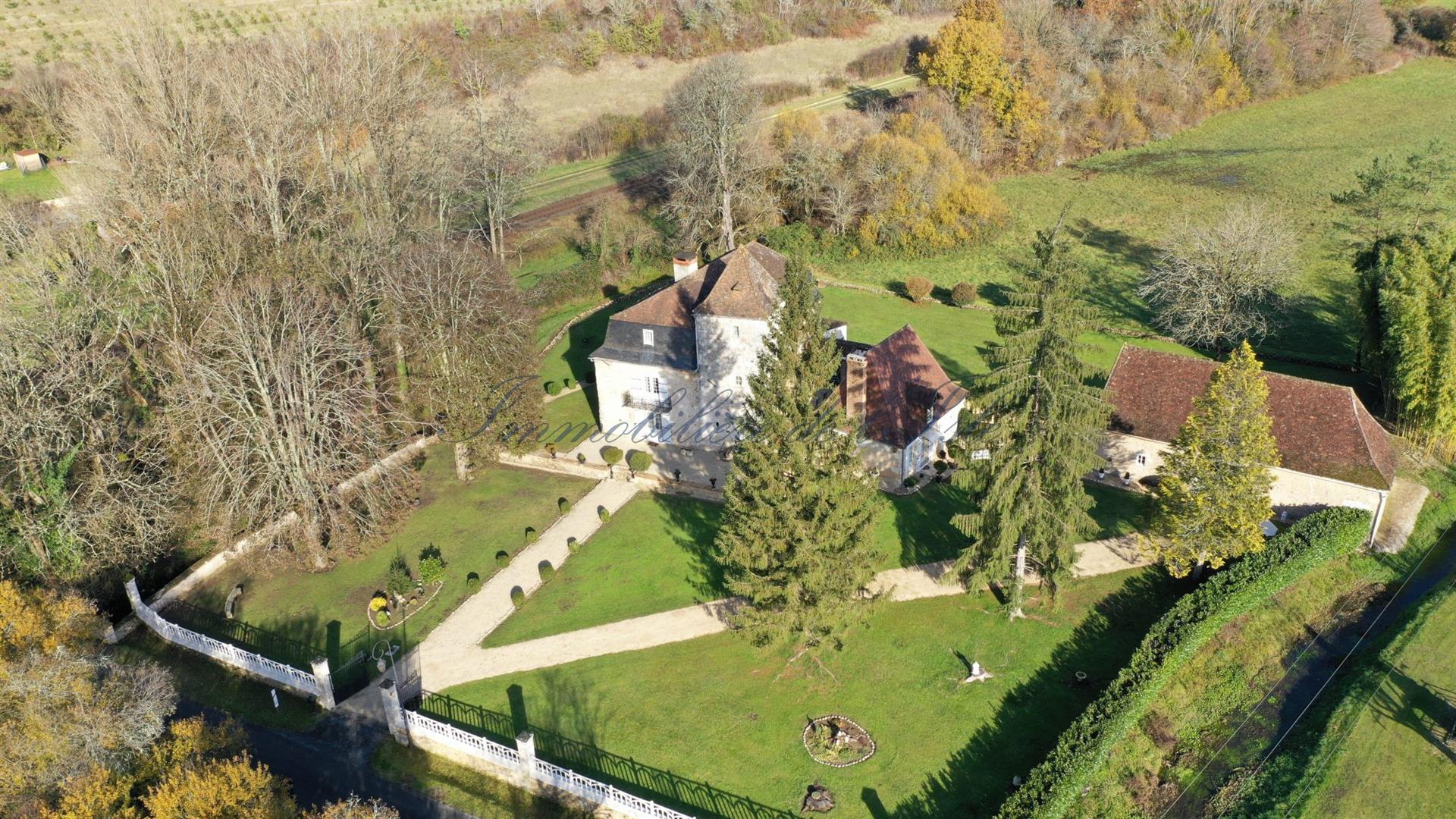 Maison à vendre, 396m², Saint-Crépin-d'Auberoche