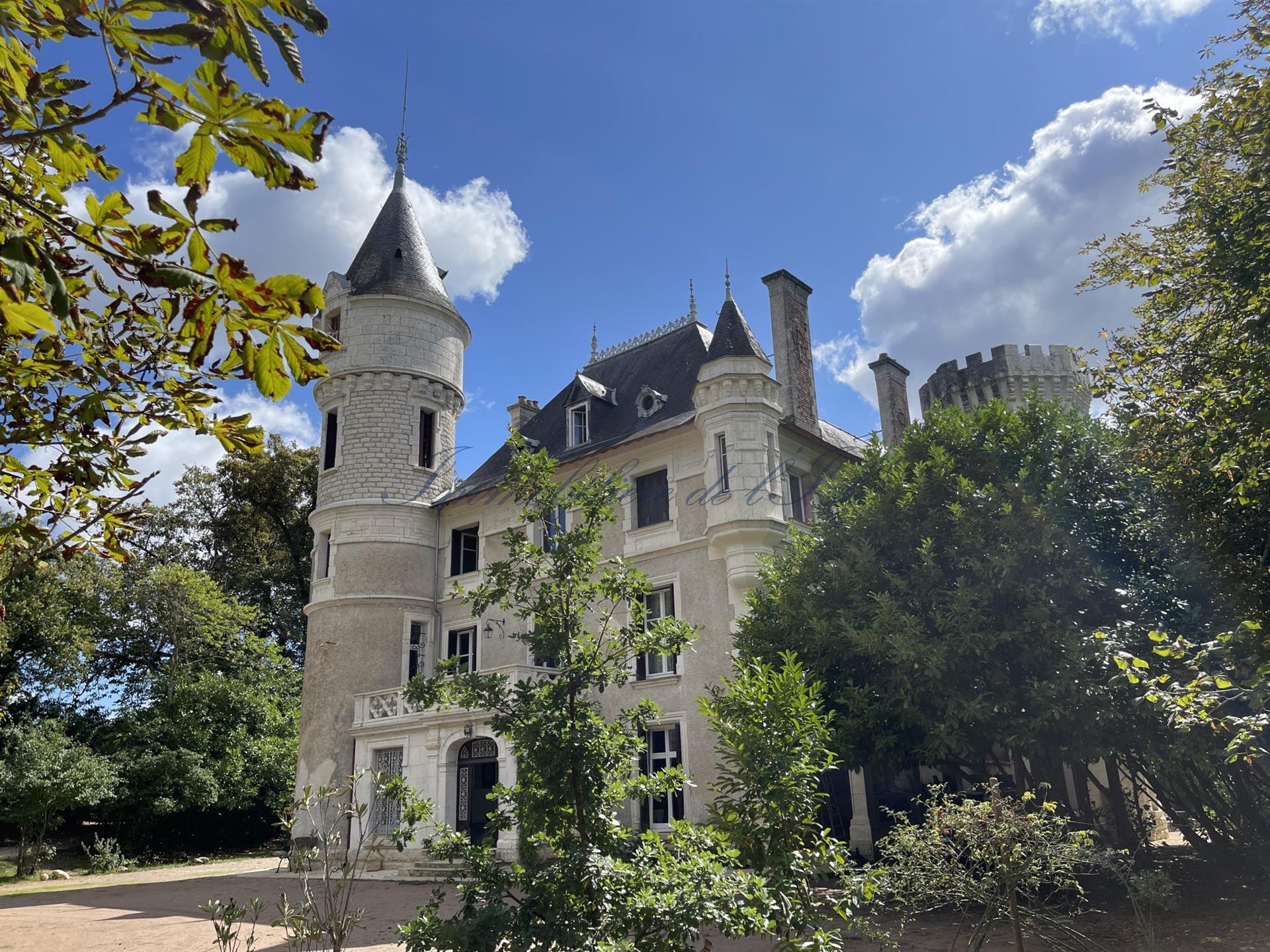 Maison à vendre, 420m², Javerlhac-et-la-Chapelle-Saint-Robert
