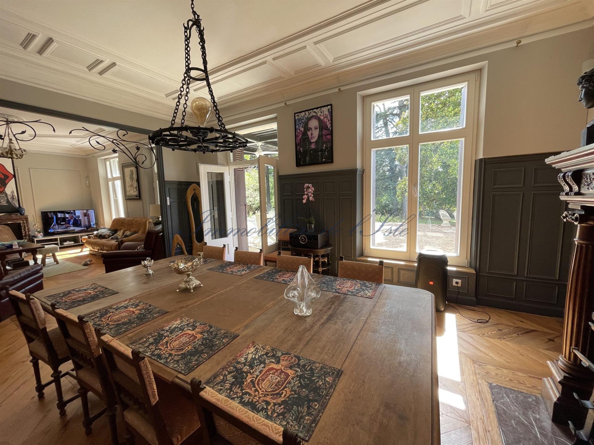 Maison à vendre, 420m², Javerlhac-et-la-Chapelle-Saint-Robert