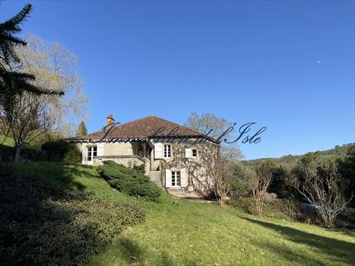 11 pièces 275 m² · à Chancelade · 275 m² · 330 000 €