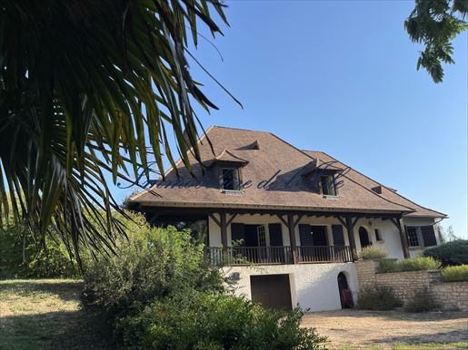Maison 8 pièces 260 m² · à Boulazac · 260 m² · 399 000 €