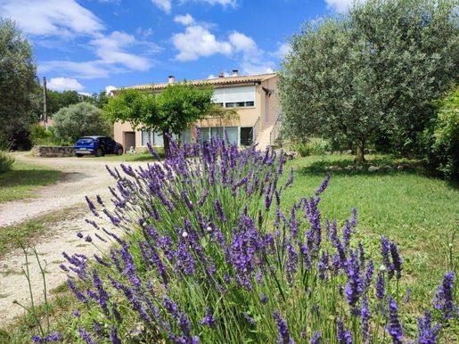 Maison 5 pièces 145 m² · à Gargas · 145 m² · 371 000 €