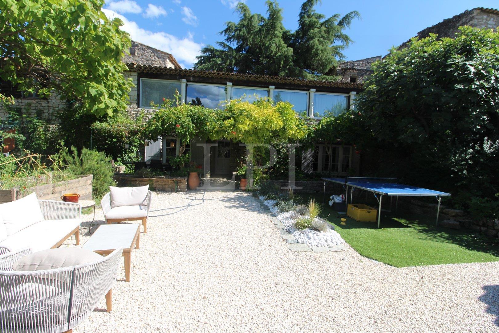 Maison à vendre, 350m², Saint-Martin-de-Castillon
