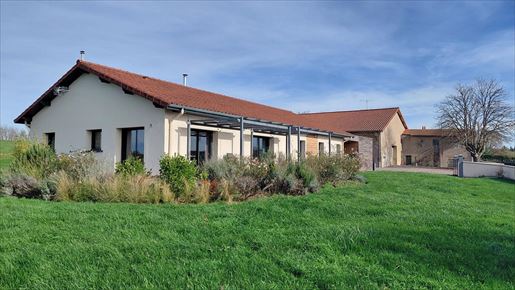 Maison 5 pièces 157 m² · à Charlieu · 157 m² · 448 000 €