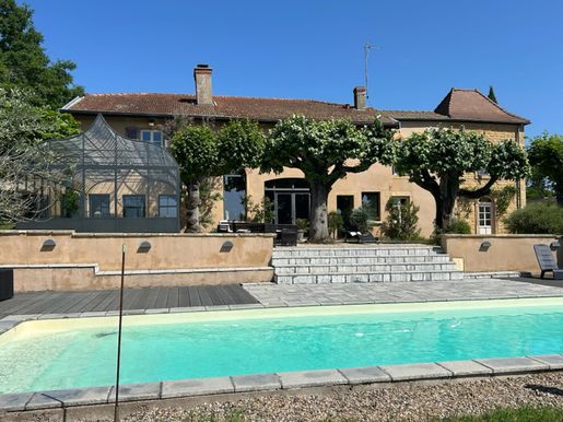 Maison 10 pièces 363 m² · à Charlieu · 363 m² · 890 000 €
