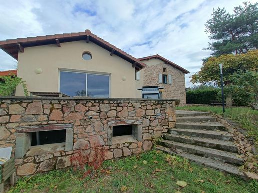 Maison 4 pièces 106 m² · à Écoche · 106 m² · 150 000 €