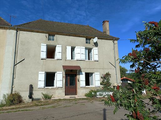 Maison 6 pièces 131 m² · à Chauffailles · 131 m² · 128 000 €