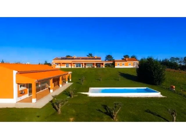 Cinquième V4 sur 34 200 m2 de terrain avec piscine et forage