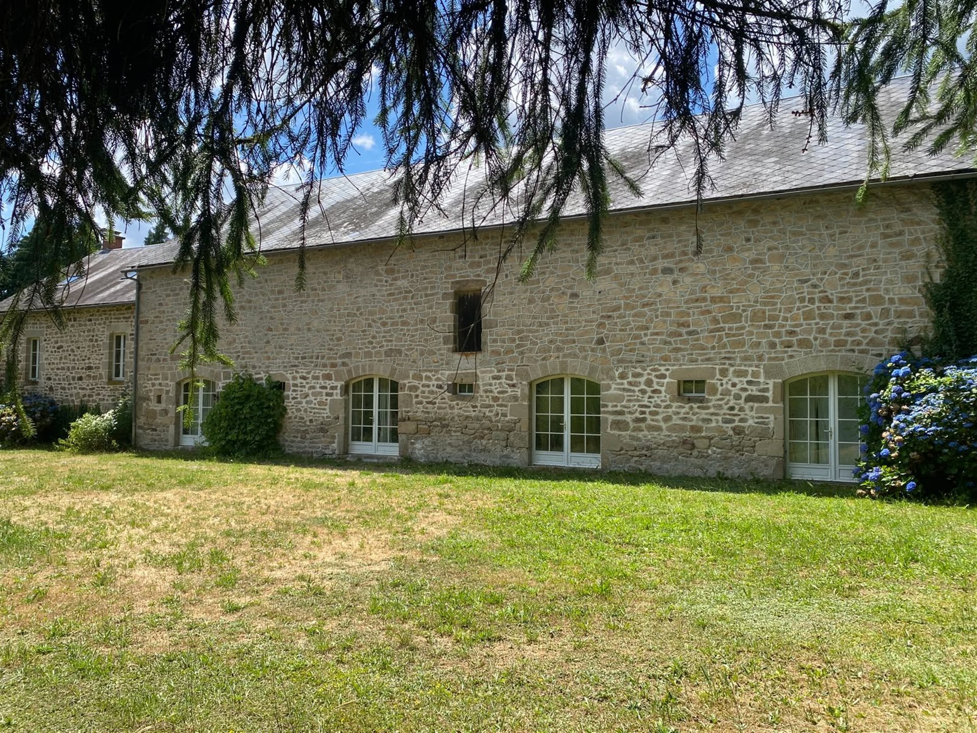 Maison 6 pièces 239 m² · à Saint-Hilaire-les-Courbes · 239 m² · 291 600 €