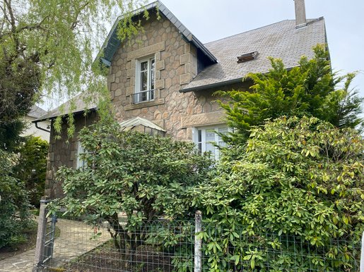 Maison 5 pièces 160 m² · à Bugeat · 160 m² · 168 500 €
