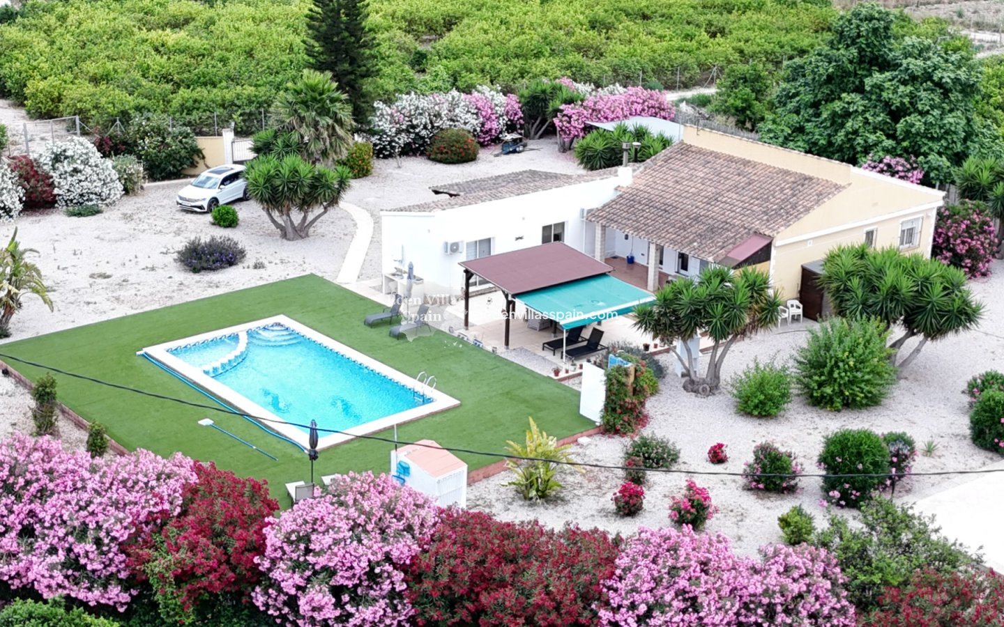 5 Bedroom 3 Bathroom Villa With Private Swimming Pool At Walking Distance From Benejuzar And 15 Min 