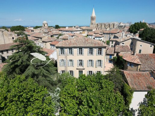 Maison 10 pièces 450 m² · à Carpentras · 450 m² · 720 000 €