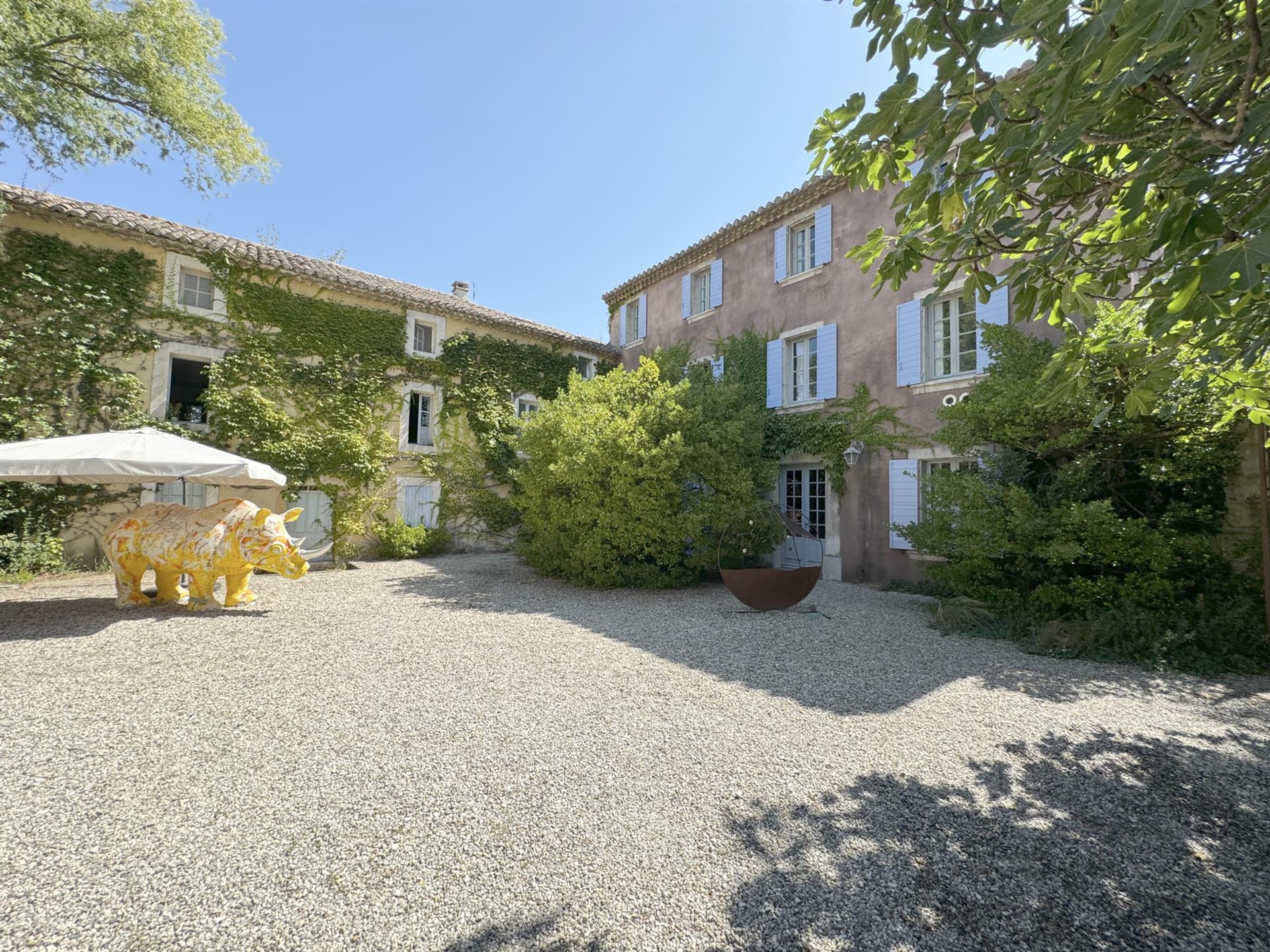 Maison à vendre, 1300m², L'Isle-sur-la-Sorgue