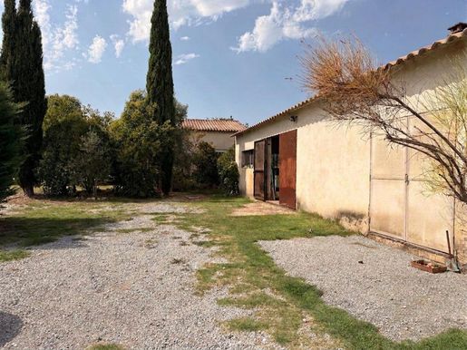 Local commercial 100 m² · à Vaison-la-Romaine · 100 m² · 284 000 €