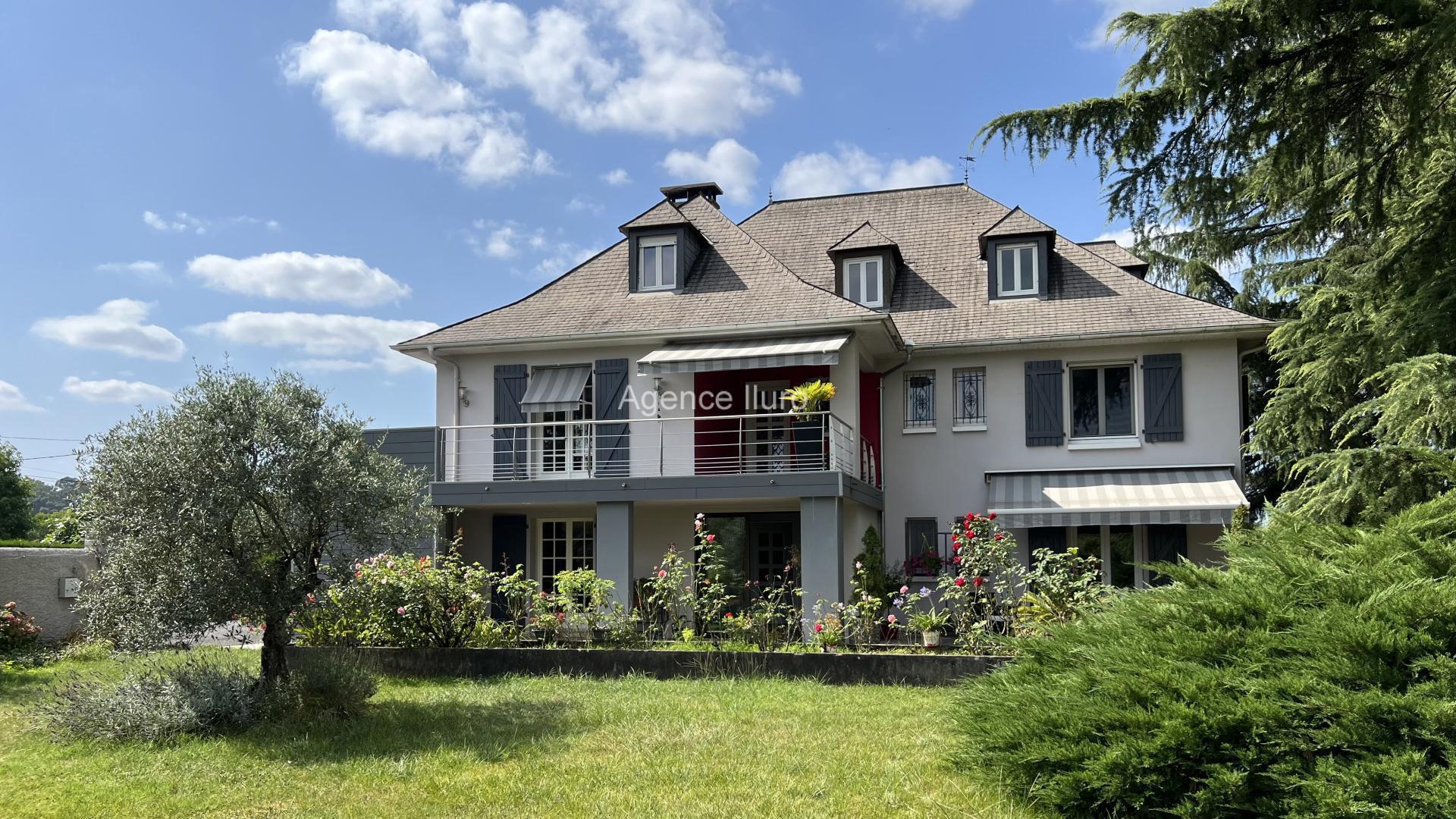 Maison à vendre, 208m², Oloron-Sainte-Marie