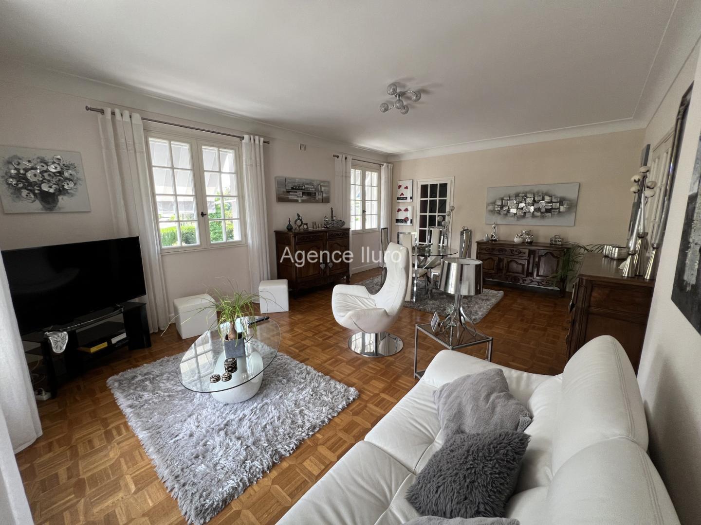 Maison à vendre, 208m², Oloron-Sainte-Marie