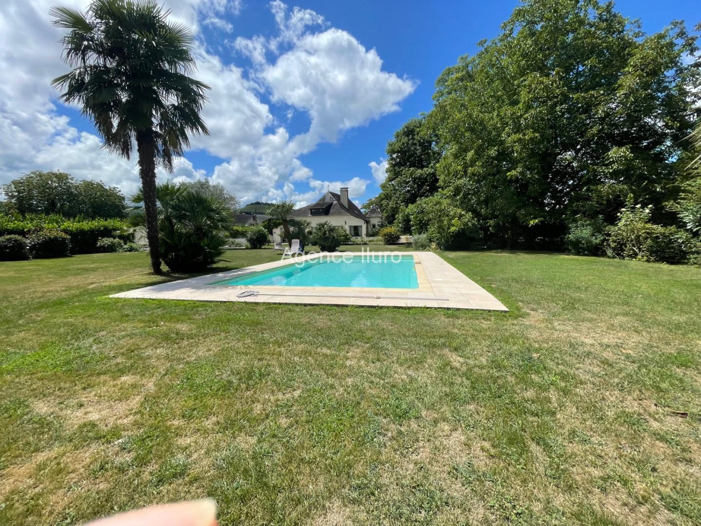 Maison à vendre, 300m², Oloron-Sainte-Marie