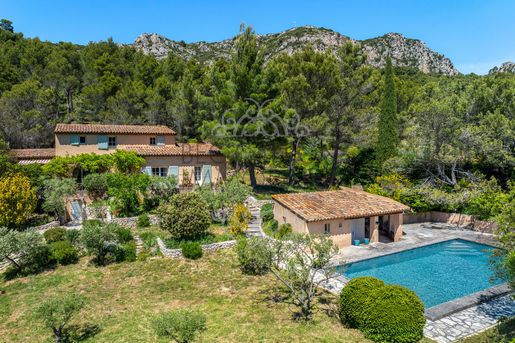 Maison 7 pièces 180 m² · à Aix-en-Provence · 180 m² · 1 680 000 €
