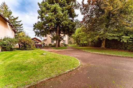 Maison 10 pièces 376 m² · à Chamagnieu · 376 m² · 649 000 €