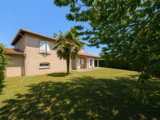 Maison 7 pièces 147 m² · à Villefontaine · 147 m² · 320 000 €