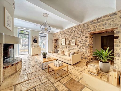 Maison 7 pièces 200 m² · à Aubenas · 200 m² · 370 000 €