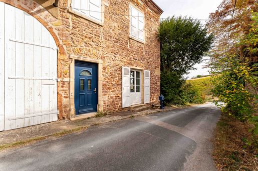 Maison 7 pièces 223 m² · à Salles-Arbuissonnas-en-Beaujolais · 223 m² · 535 000 €