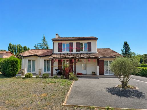 Maison 8 pièces 168 m² · à Branne · 168 m² · 378 000 €