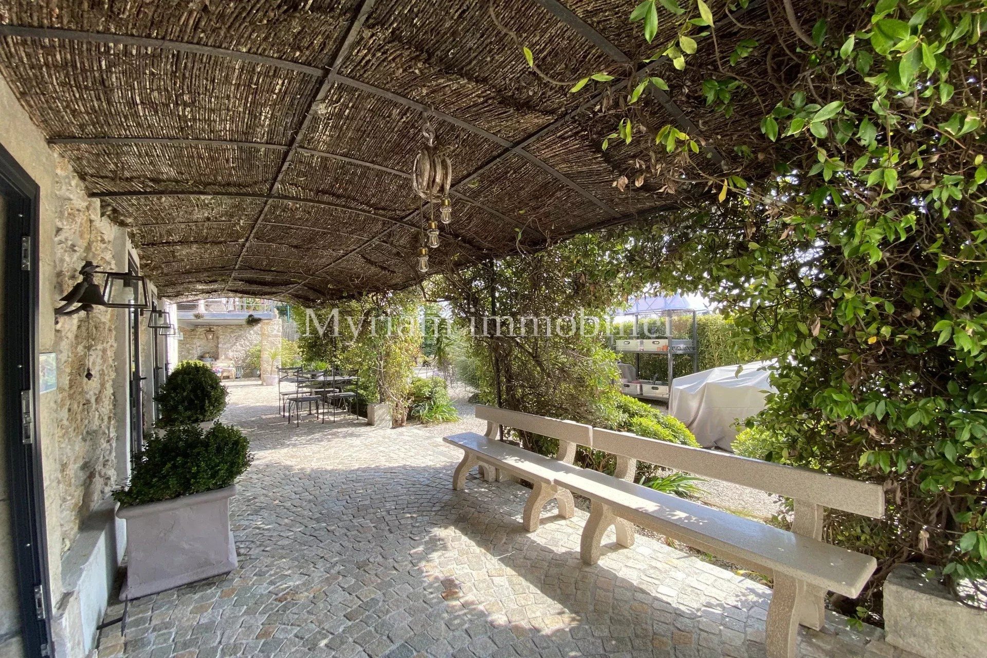 Maison à vendre, 460m², Grasse