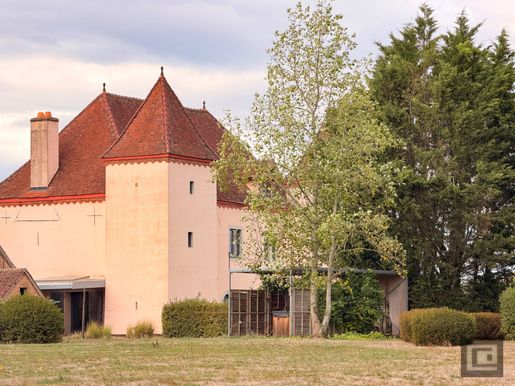 Maison 11 pièces 530 m² · à Saint-Marcel · 530 m² · 980 000 €